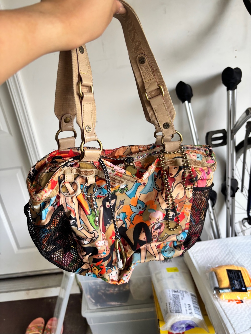 LESPORTSACBeige-Handled Multicolor Graphic Canvas Tote